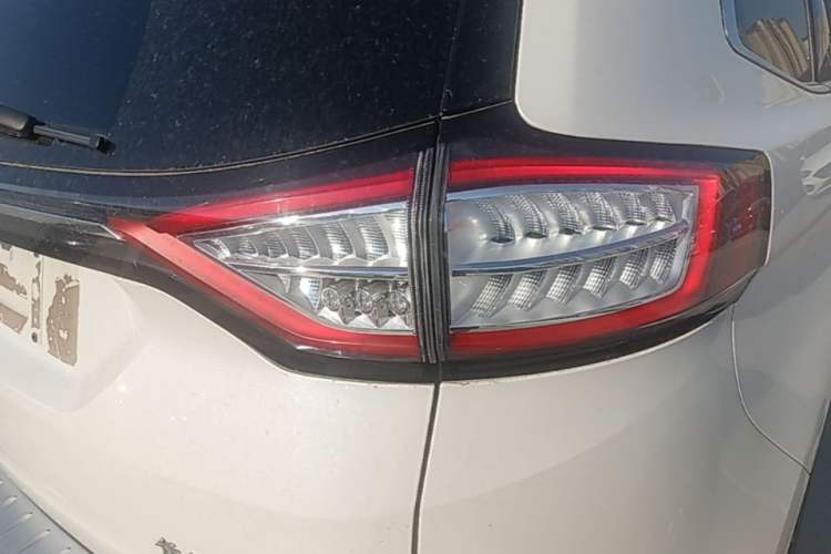 Used Ford Edge 2016 EcoBoost 245 Two-Wheel-Drive Titanium 7-Seater Right Rear Taillight