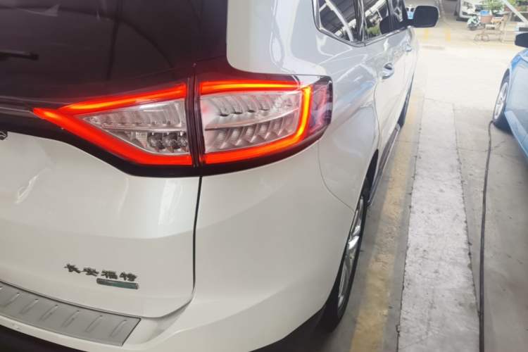 Used Ford Edge 2016 EcoBoost 245 Two-Wheel-Drive Titanium 7-Seater Right Rear Taillight