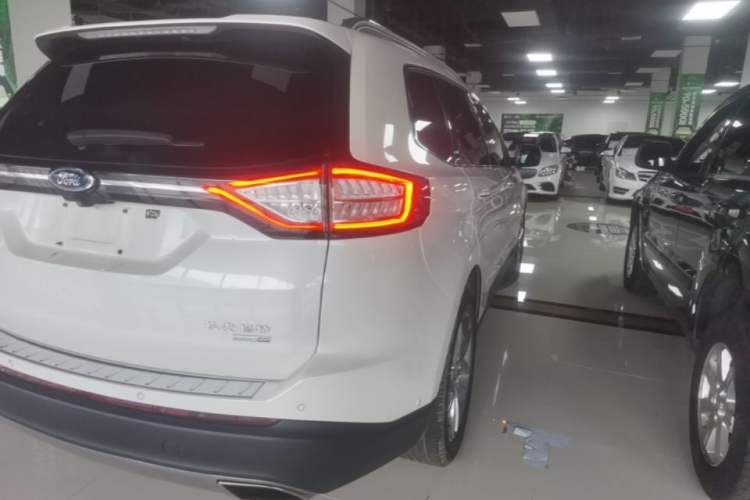 Used Ford Edge 2016 EcoBoost 245 Four-Wheel Drive Titanium 7-Seater Right Rear Taillight