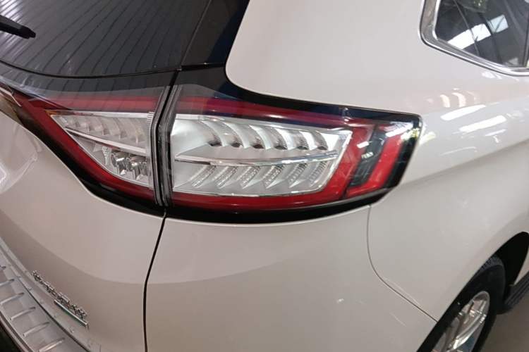 Used Ford Edge 2016 EcoBoost 245 Two-Wheel-Drive Titanium 7-Seater Right Rear Taillight