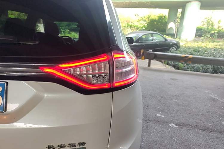 Used Ford Edge 2016 EcoBoost 245 Two-Wheel-Drive Titanium 7-Seater Right Rear Taillight