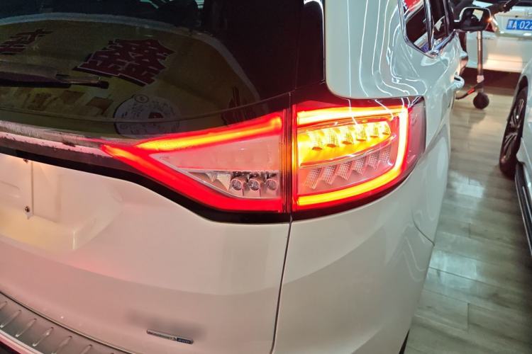 Used Ford Edge 2016 EcoBoost 245 Four-Wheel Drive Titanium Edition 7-Seater Right Rear Taillight