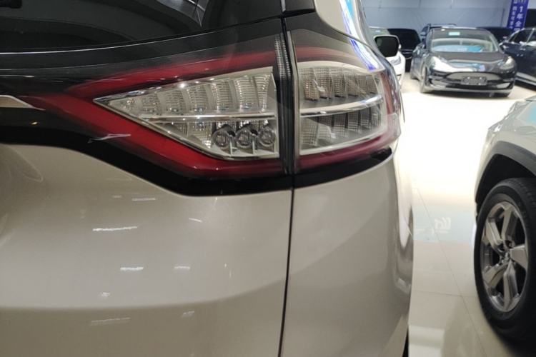 Used Ford Edge 2016 EcoBoost 245 Two-Wheel-Drive Titanium 7-Seater Right Rear Taillight