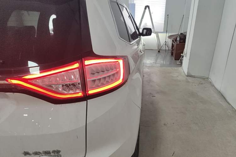Used Ford Edge 2016 EcoBoost 245 Two-Wheel-Drive Titanium 7-Seater Right Rear Taillight