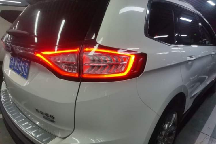 Used Ford Edge 2016 EcoBoost 245 Four-Wheel Drive Titanium 7-Seater Right Rear Taillight