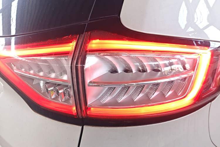 Used Ford Edge 2016 EcoBoost 245 Two-Wheel-Drive Titanium 7-Seater Right Rear Taillight