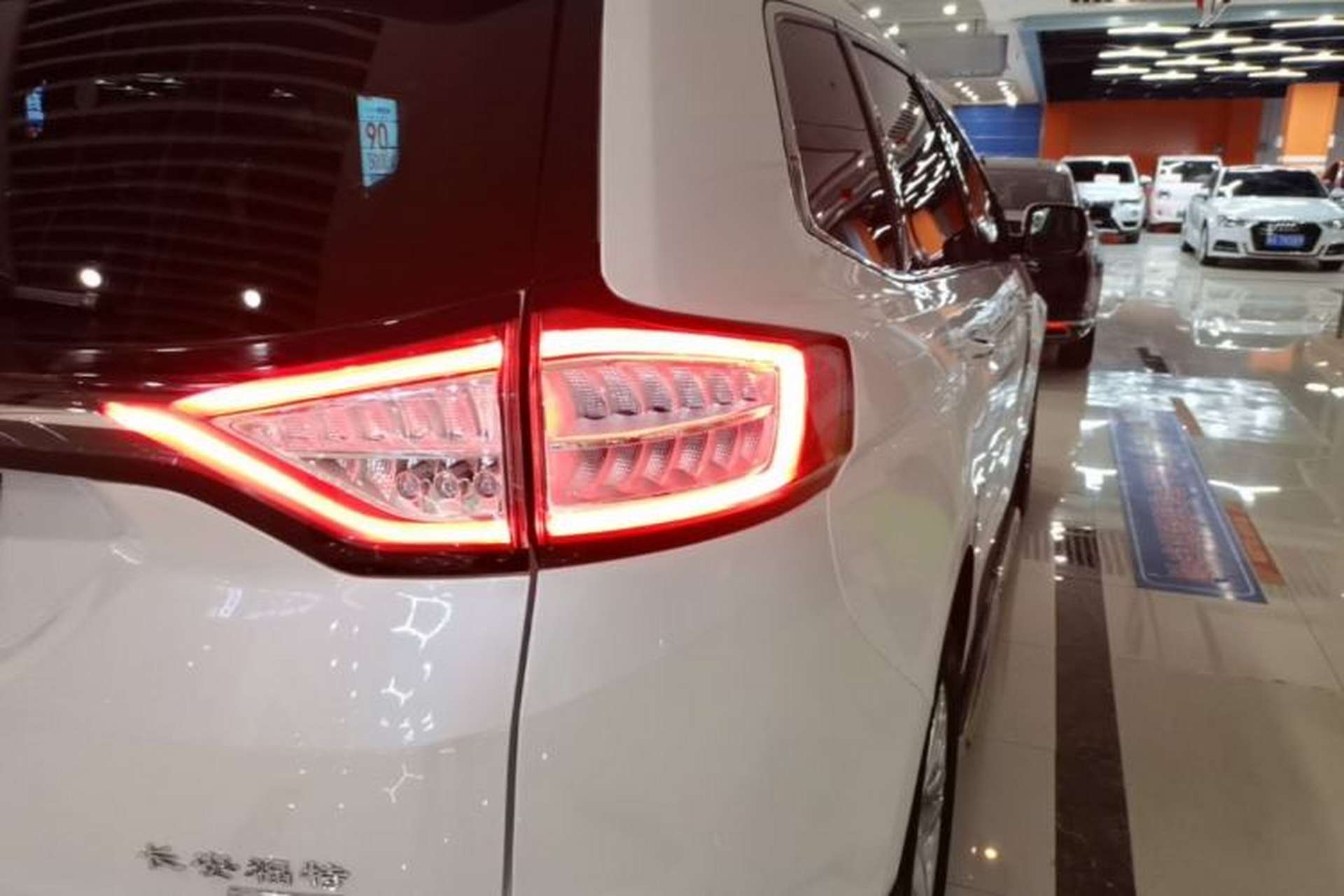 Used Ford Edge 2016 EcoBoost 245 Two-Wheel-Drive Titanium 7-Seater Right Rear Taillight