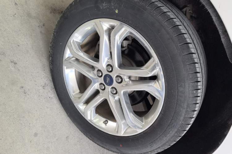 Used Ford Edge 2016 EcoBoost 245 Two-Wheel-Drive Titanium 7-Seater Right Rear Wheel Hub