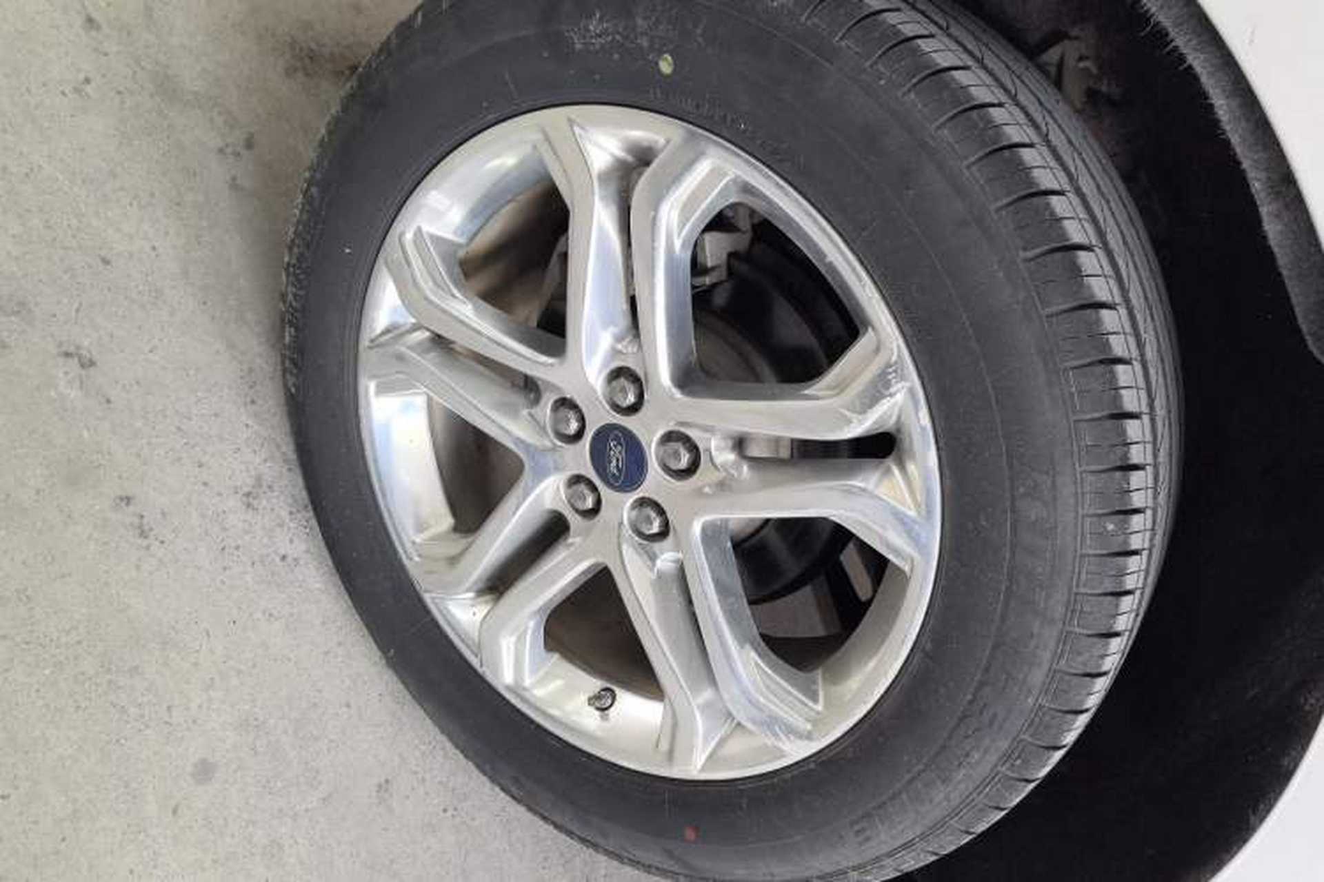 Used Ford Edge 2016 EcoBoost 245 Two-Wheel-Drive Titanium 7-Seater Right Rear Wheel Hub