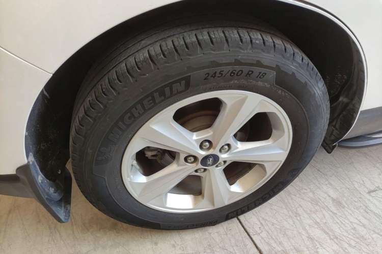 Used Ford Edge 2016 EcoBoost 245 Two-Wheel-Drive Titanium 5-Seater Right Rear Wheel Hub