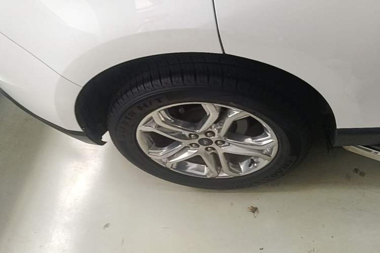 Used Ford Edge 2016 EcoBoost 245 Two-Wheel-Drive Titanium 7-Seater Right Rear Wheel Hub