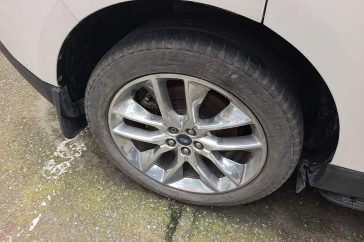 Used Ford Edge 2016 EcoBoost 245 Four-Wheel Drive Titanium 7-Seater Right Rear Wheel Hub