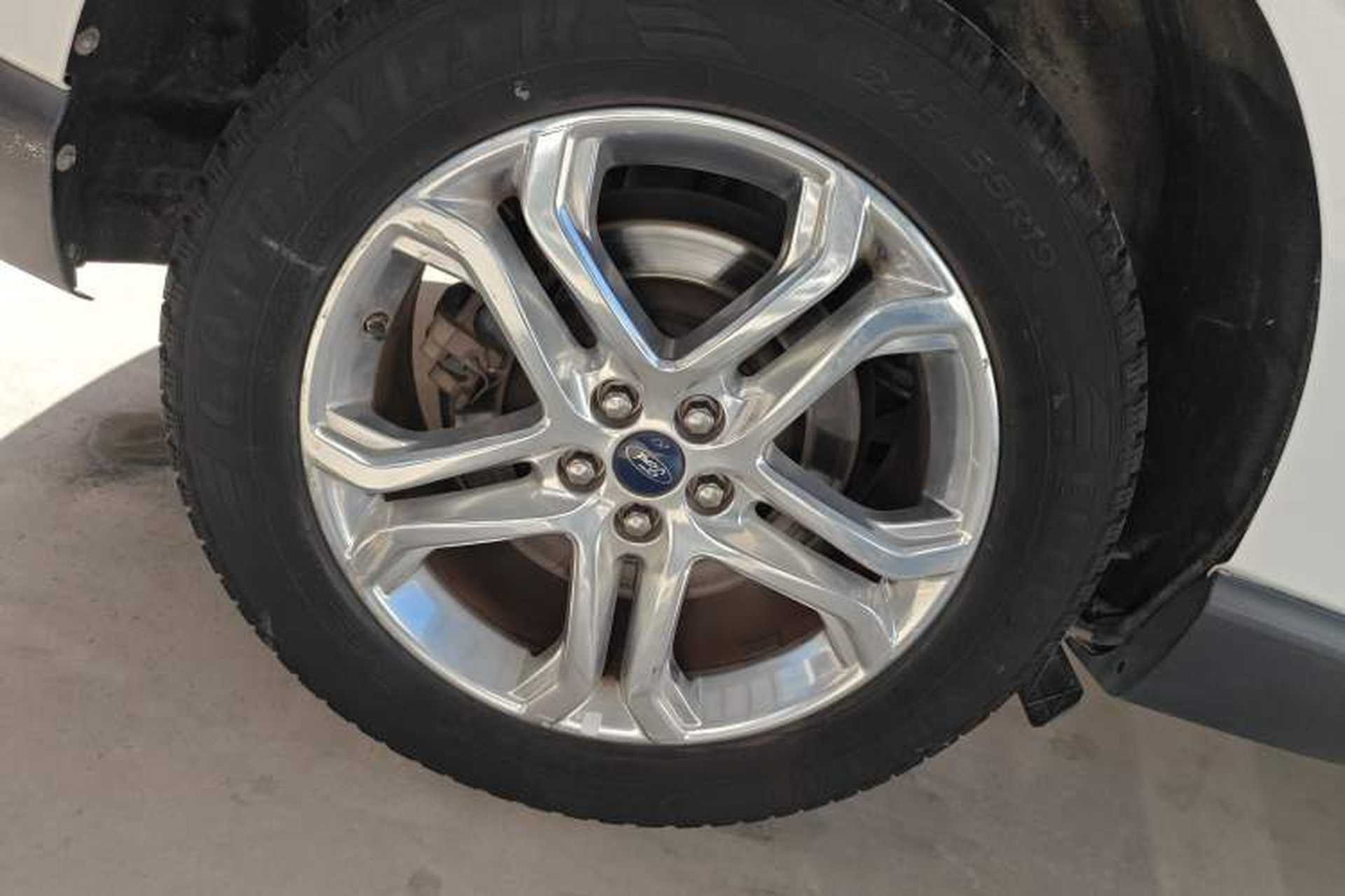Used Ford Edge 2016 EcoBoost 245 Four-Wheel Drive Titanium Edition 7-Seater Right Rear Wheel Hub