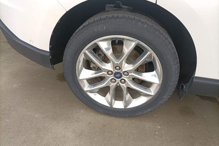 Used Ford Edge 2016 EcoBoost 245 Four-Wheel Drive Titanium 7-Seater Right Rear Wheel Hub