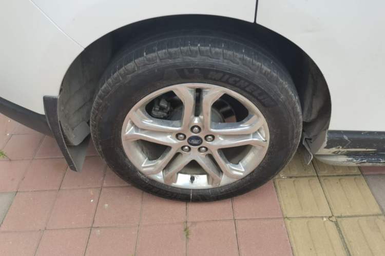 Used Ford Edge 2016 EcoBoost 245 Two-Wheel-Drive Titanium 7-Seater Right Rear Wheel Hub