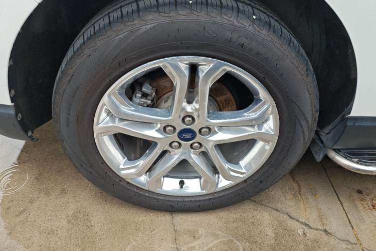Used Ford Edge 2016 EcoBoost 245 Two-Wheel-Drive Titanium 7-Seater Right Rear Wheel Hub