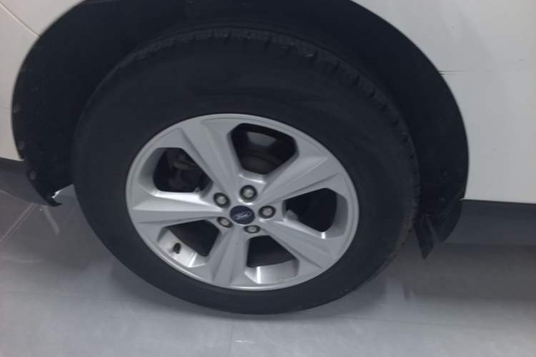 Used Ford Edge 2016 EcoBoost 245 Two-Wheel-Drive Titanium 5-Seater Right Rear Wheel Hub