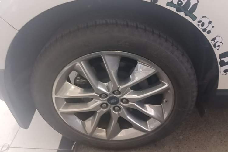 Used Ford Edge 2016 EcoBoost 245 Four-Wheel Drive Titanium 7-Seater Right Rear Wheel Hub