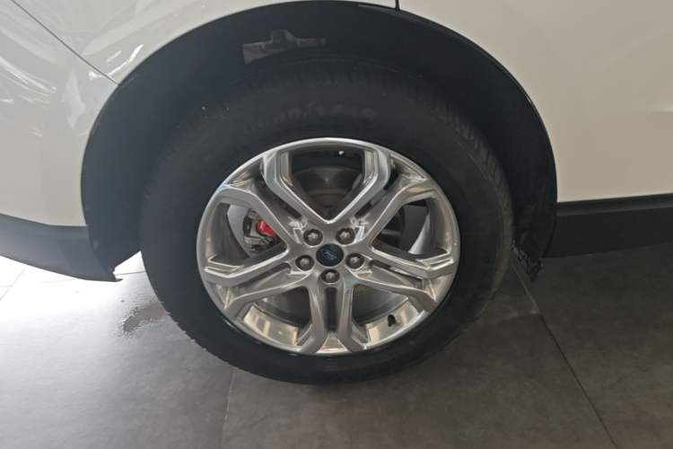 Used Ford Edge 2016 EcoBoost 245 Two-Wheel-Drive Titanium 7-Seater Right Rear Wheel Hub