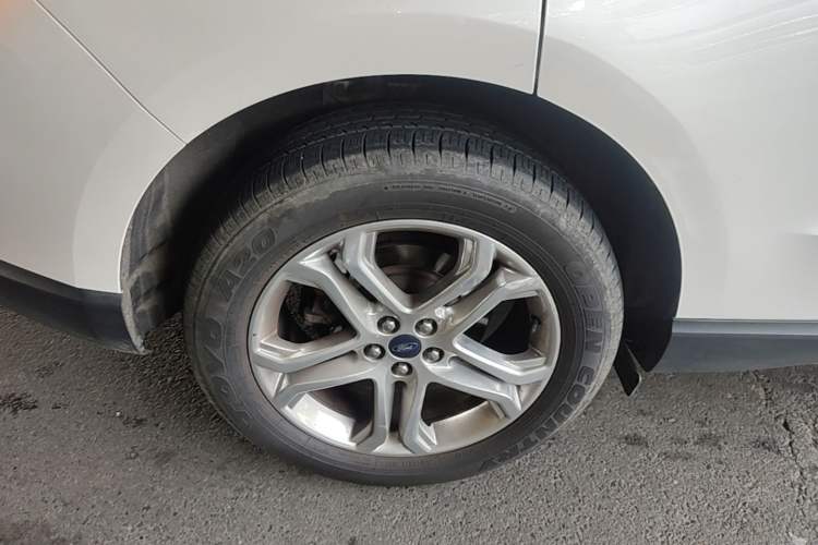 Used Ford Edge 2016 EcoBoost 245 Two-Wheel-Drive Titanium 7-Seater Right Rear Wheel Hub