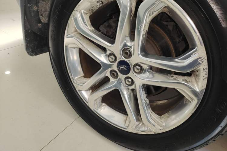 Used Ford Edge 2016 EcoBoost 245 Two-Wheel-Drive Titanium 7-Seater Right Rear Wheel Hub