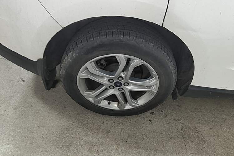 Used Ford Edge 2016 EcoBoost 245 Two-Wheel-Drive Titanium 7-Seater Right Rear Wheel Hub
