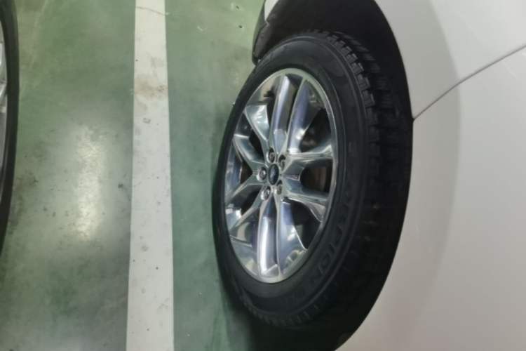 Used Ford Edge 2016 EcoBoost 245 Four-Wheel Drive Titanium 7-Seater Right Rear Wheel Hub