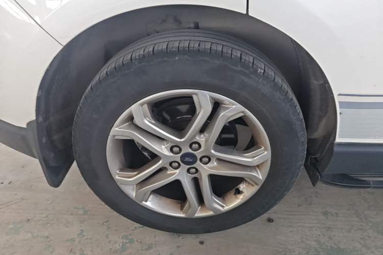 Used Ford Edge 2016 EcoBoost 245 Two-Wheel-Drive Titanium 7-Seater Right Rear Wheel Hub