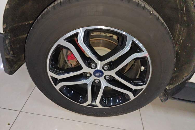 Used Ford Edge 2016 EcoBoost 245 Two-Wheel-Drive Titanium 7-Seater Right Rear Wheel Hub