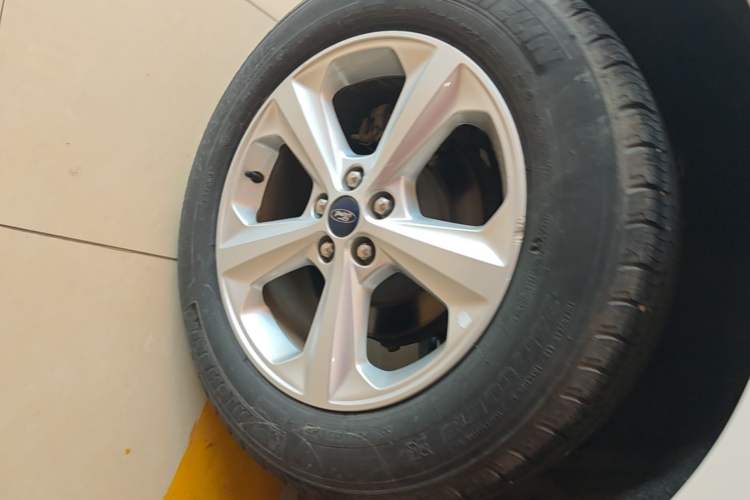 Used Ford Edge 2016 EcoBoost 245 Two-Wheel-Drive Titanium 5-Seater Right Rear Wheel Hub