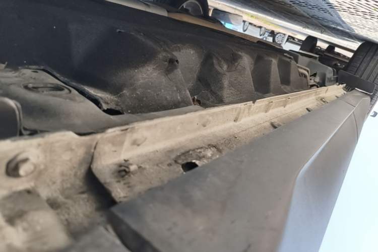 Used Ford Edge 2016 EcoBoost 245 Two-Wheel-Drive Titanium 7-Seater Right Side Sill