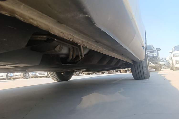 Used Ford Edge 2016 EcoBoost 245 Two-Wheel-Drive Titanium 7-Seater Right Side Sill