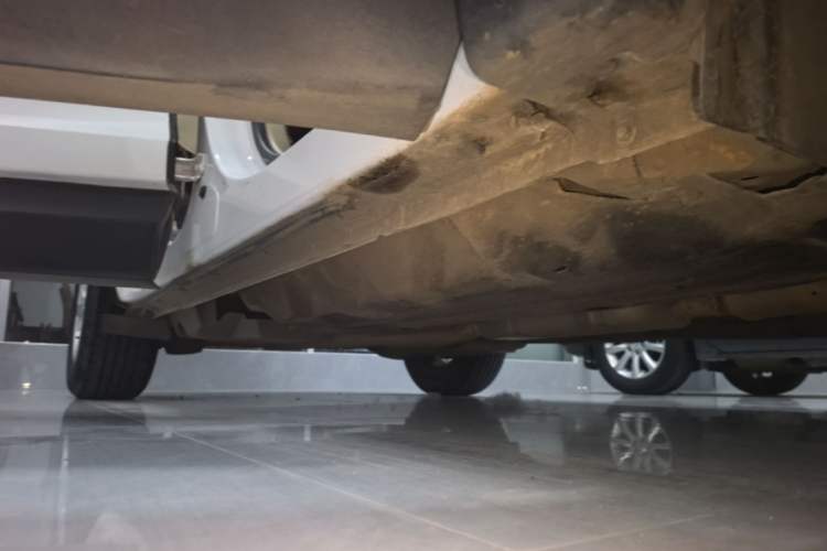 Used Ford Edge 2016 EcoBoost 245 Two-Wheel-Drive Titanium 5-Seater Right Side Sill