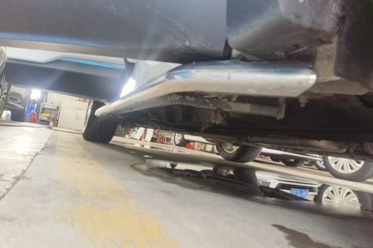 Used Ford Edge 2016 EcoBoost 245 Two-Wheel-Drive Titanium 7-Seater Right Side Sill