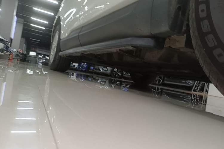 Used Ford Edge 2016 EcoBoost 245 Two-Wheel-Drive Titanium 5-Seater Right Side Sill