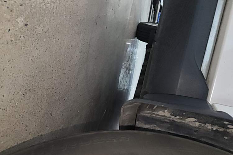 Used Ford Edge 2016 EcoBoost 245 Two-Wheel-Drive Titanium 7-Seater Right Side Sill