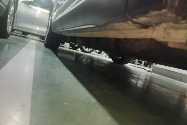 Used Ford Edge 2016 EcoBoost 245 Four-Wheel Drive Titanium 7-Seater Right Side Sill