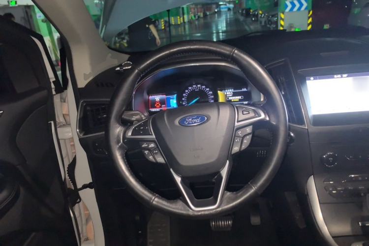 Used Ford Edge 2016 EcoBoost 245 Two-Wheel-Drive Titanium 7-Seater Steering Wheel