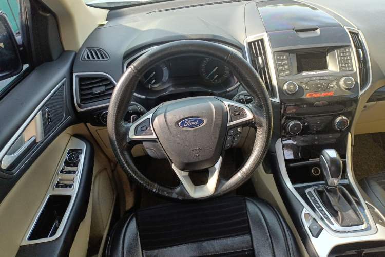 Used Ford Edge 2016 EcoBoost 245 Two-Wheel-Drive Titanium 5-Seater Steering Wheel