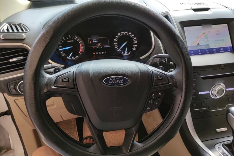 Used Ford Edge 2016 EcoBoost 245 Two-Wheel-Drive Titanium 5-Seater Steering Wheel