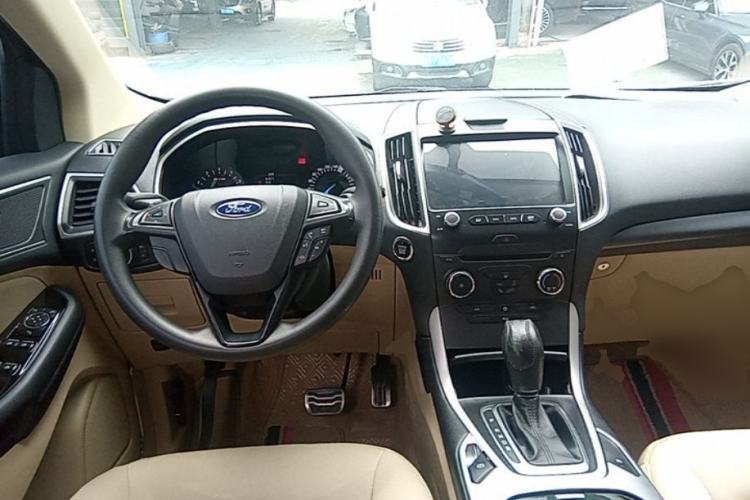 Used Ford Edge 2016 EcoBoost 245 Two-Wheel-Drive Titanium 5-Seater Steering Wheel