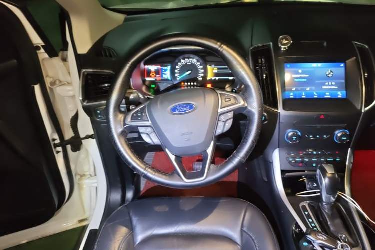 Used Ford Edge 2016 EcoBoost 245 Two-Wheel-Drive Titanium 7-Seater Steering Wheel