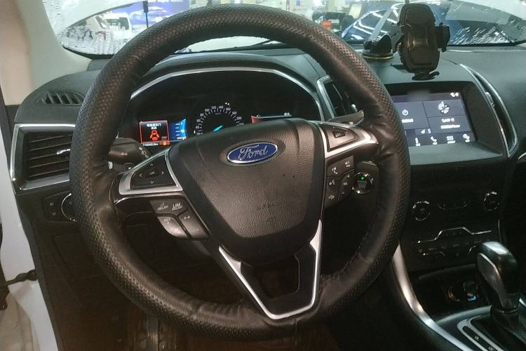 Used Ford Edge 2016 EcoBoost 245 Two-Wheel-Drive Titanium 7-Seater Steering Wheel