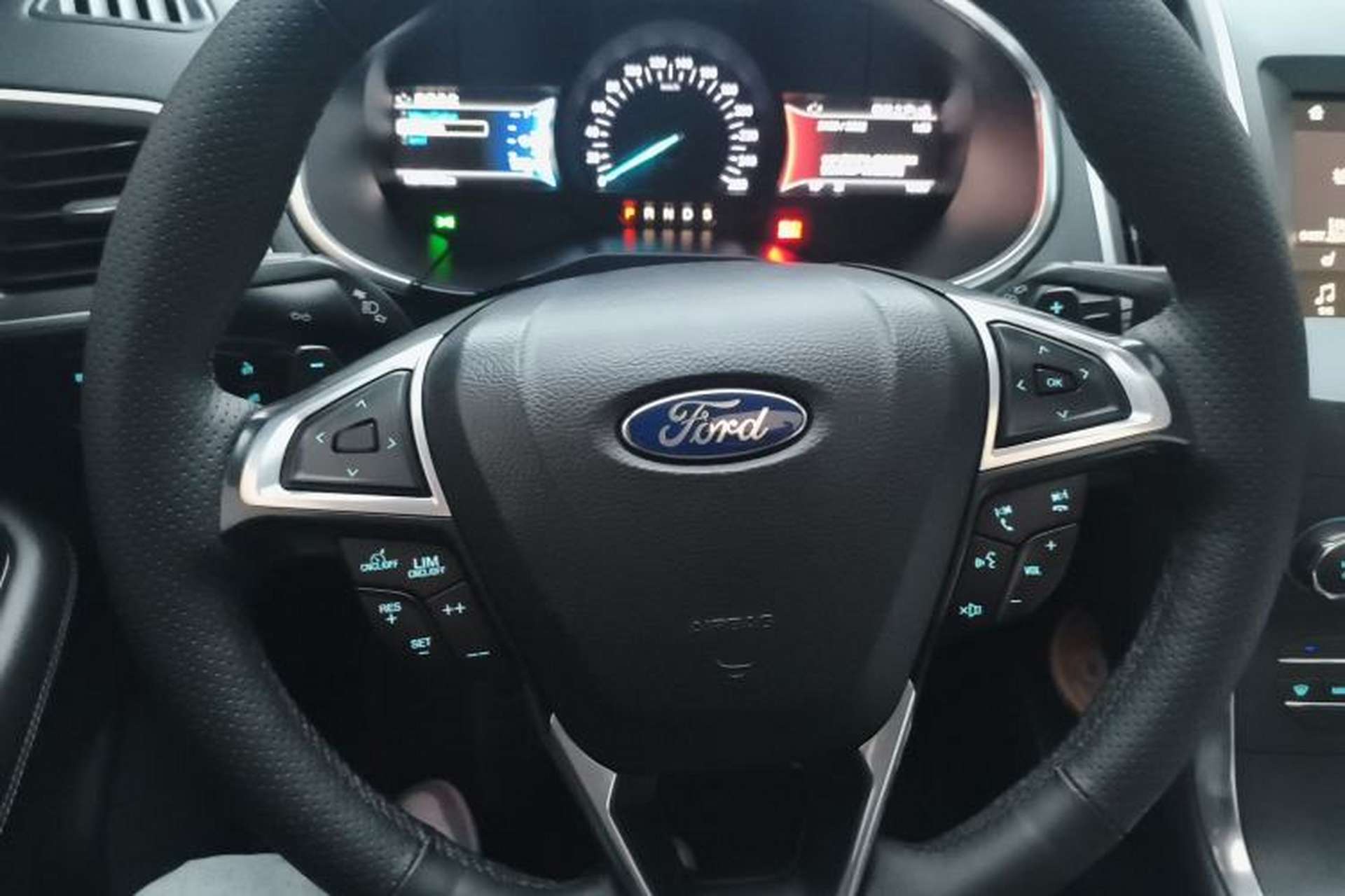 Used Ford Edge 2016 EcoBoost 245 Two-Wheel-Drive Titanium 7-Seater Steering Wheel