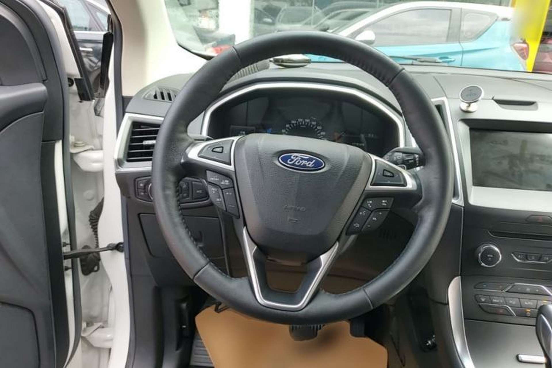 Used Ford Edge 2016 EcoBoost 245 Two-Wheel-Drive Titanium 7-Seater Steering Wheel
