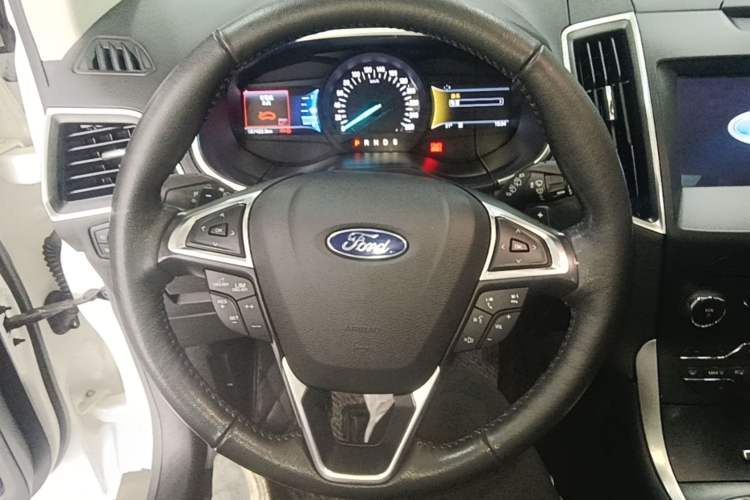 Used Ford Edge 2016 EcoBoost 245 Two-Wheel-Drive Titanium 7-Seater Steering Wheel