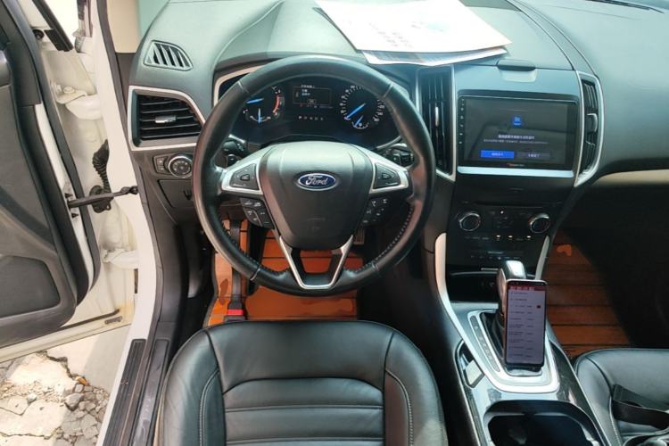 Used Ford Edge 2016 EcoBoost 245 Two-Wheel-Drive Platinum Edition 7-Seater Steering Wheel