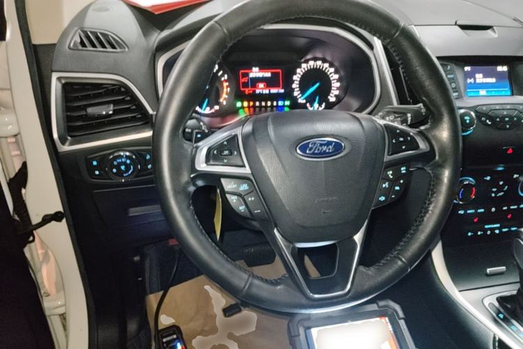 Used Ford Edge 2016 EcoBoost 245 Two-Wheel-Drive Platinum Edition 7-Seater Steering Wheel