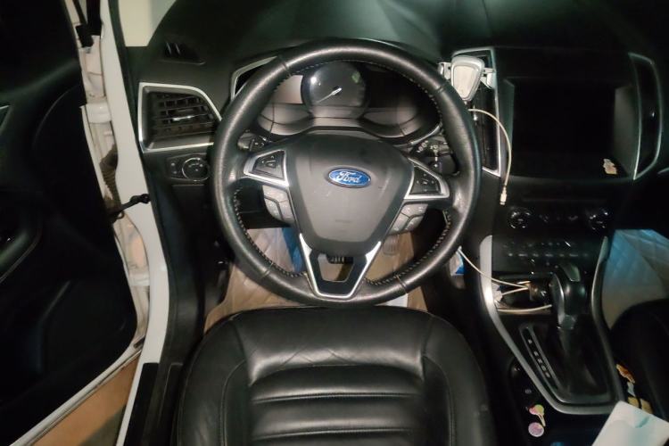 Used Ford Edge 2016 EcoBoost 245 Two-Wheel-Drive Titanium 7-Seater Steering Wheel