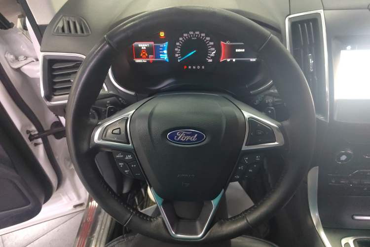 Used Ford Edge 2016 EcoBoost 245 Two-Wheel-Drive Titanium 7-Seater Steering Wheel